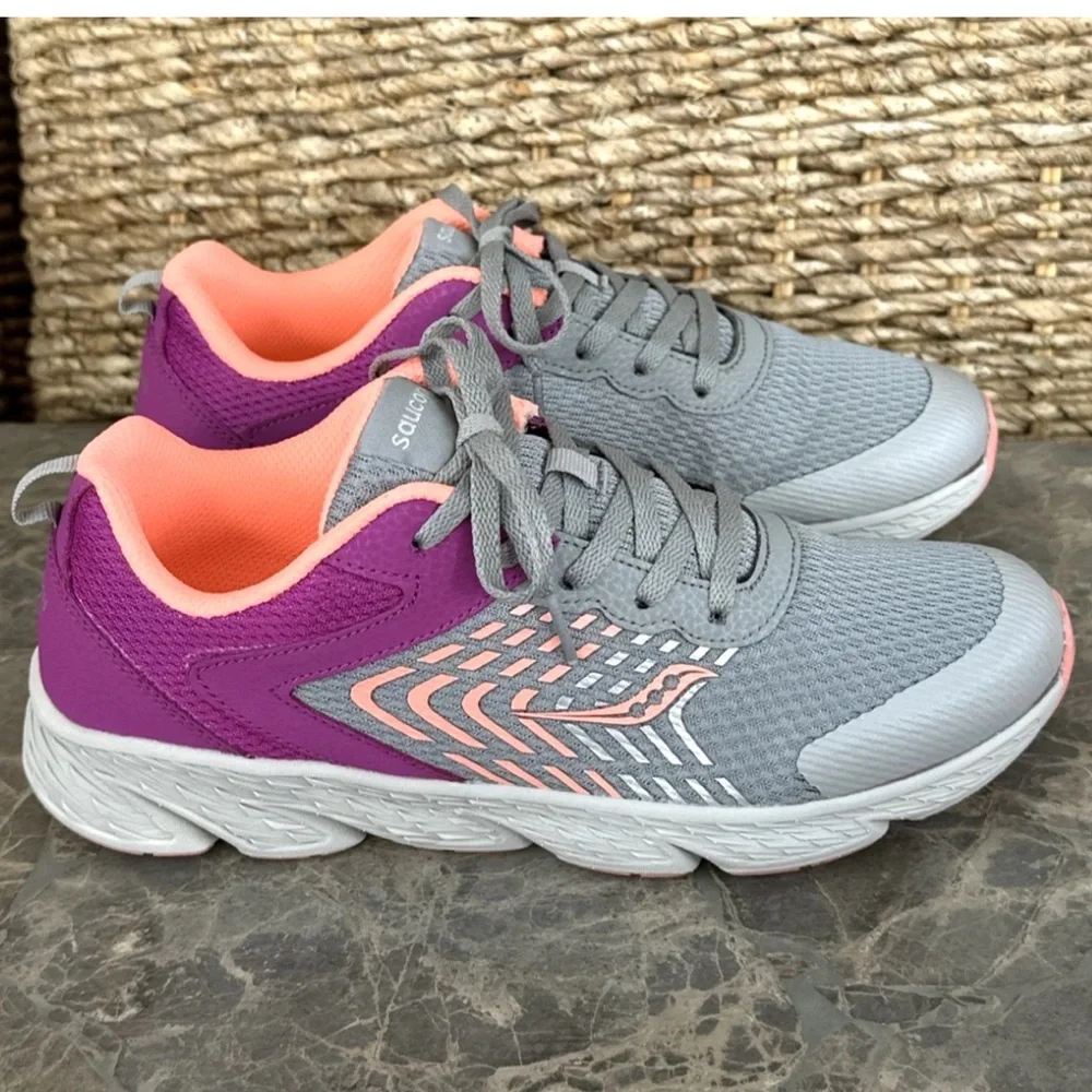 Saucony S-Wind Youth Size 7 medium width Athletic Shoes Purple Gray Coral